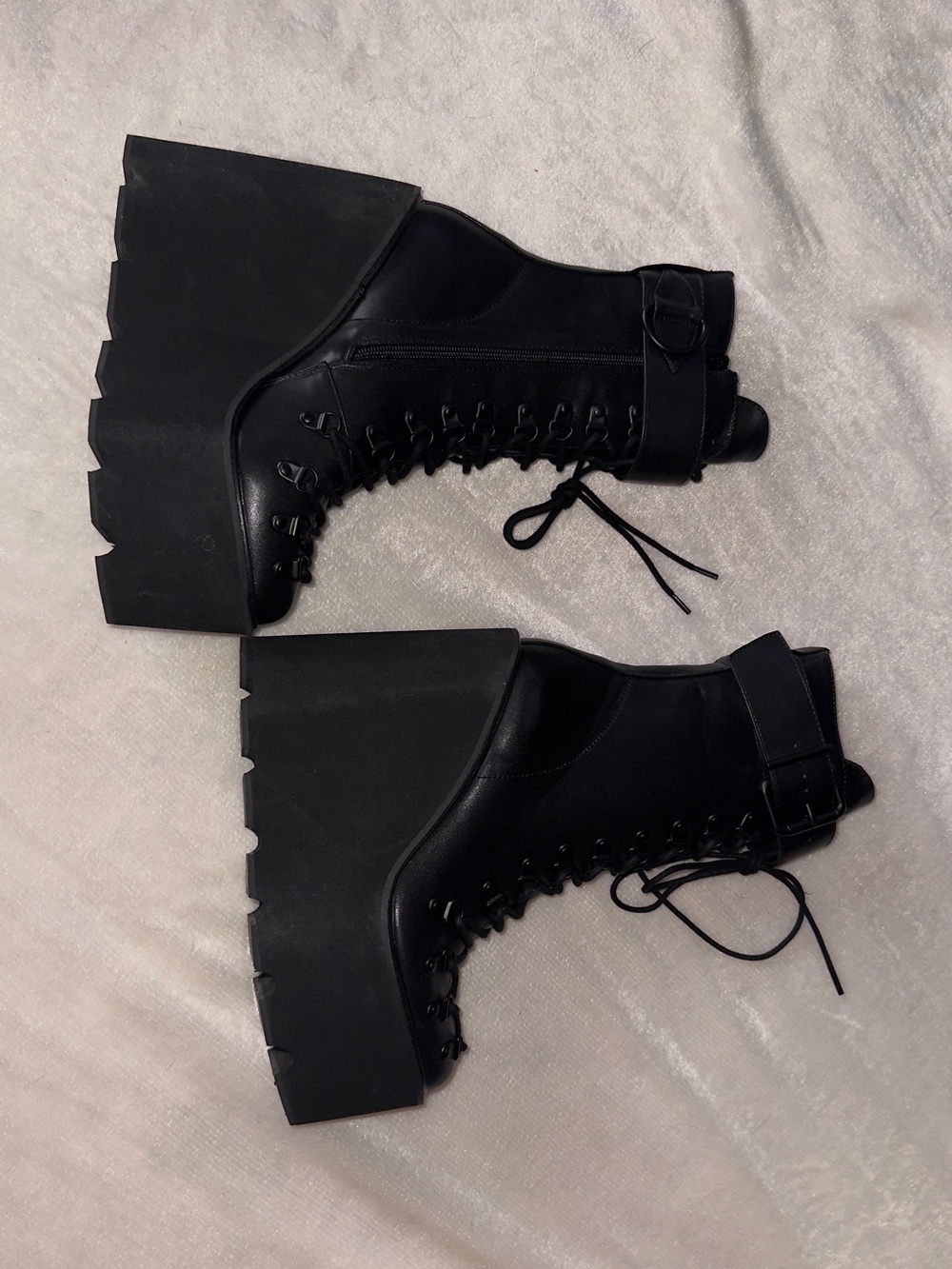Dolls Kill TRAITOR BOOTS
CURRENT MOOD